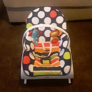 Baby rocking seat with vibrations and toys